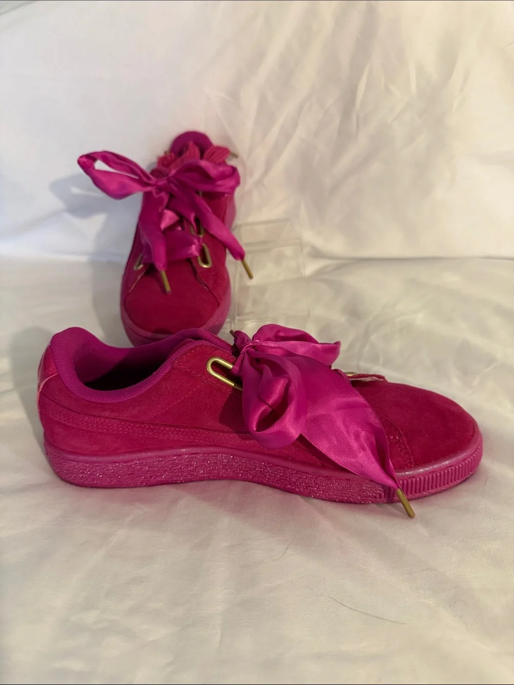 Puma Women’s Suede Heart Sneakers in Bright Pink Size 9